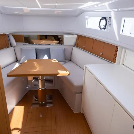 Yaloou Exclusive Yachting & More Bluegame 42 Botel *