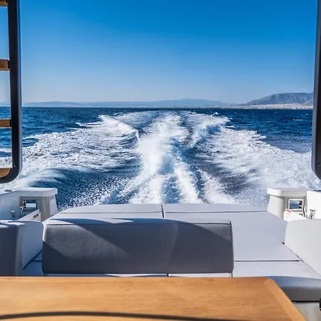 Yaloou Exclusive Yachting & More Bluegame 42 Botel