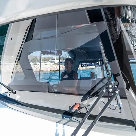 Yaloou Exclusive Yachting & More Bluegame 42 Botel