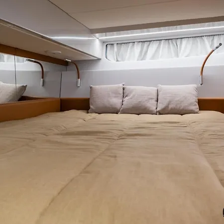 Botel Yaloou Exclusive Yachting & More Bluegame 42 Mykonos Town