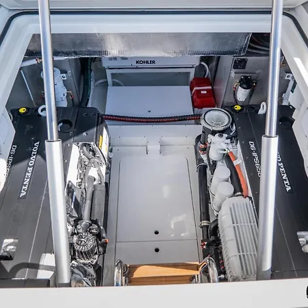 Yaloou Exclusive Yachting & More Bluegame 42